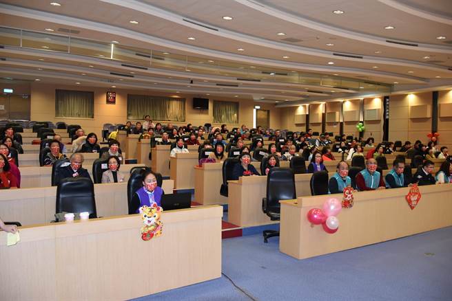 苗栗县目前有43个寄养家庭，最资深的长达20年。（谢明俊摄）