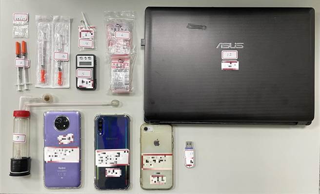 警方查扣李嫌假网拍诈欺案电磁纪录、手机、笔记型电脑等证物。（读者提供／刘秀芬台南传真）