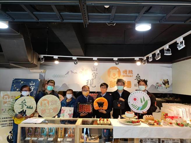 国道1号南下泰安服务区「山守现道之驿」直卖所15日开幕。（陈淑娥摄）