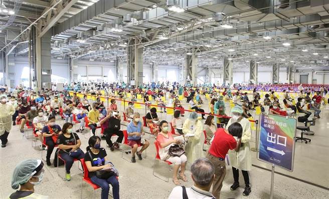 打疫苗示意图。（本报资料照片）