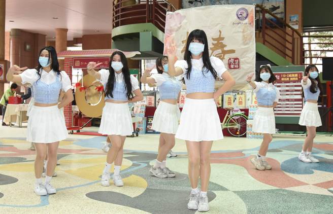 普林思顿高中学生表演精采。松山社大提供