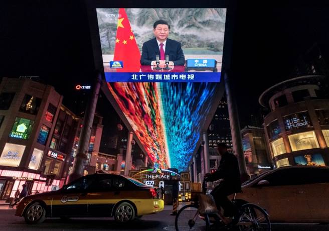 习近平不仅统整党政军系统：身兼中国国家领导人、中国共产党总书记、中共中央军委主席三个必要职务。(图／远见提供)