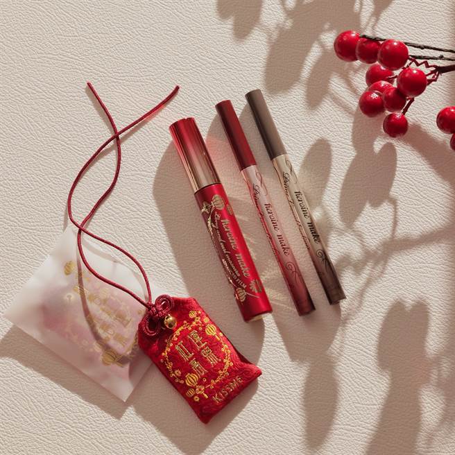 2022新春限定花漾美姬瞬翘自然卷纤长防水睫毛膏、花漾美姬超持久极细抗晕眼线液笔。（图／品牌提供）