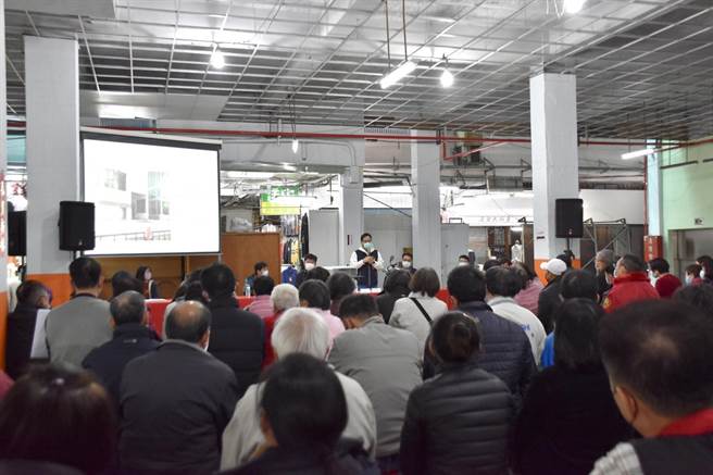 台中市府向中央市場攤商釋出三聲明一承諾，受理窗口統一、使用費視疫情滾動式檢討、補助費再綜合考量，收回期限至2024年。（台中市府提供／盧金足台中傳真）