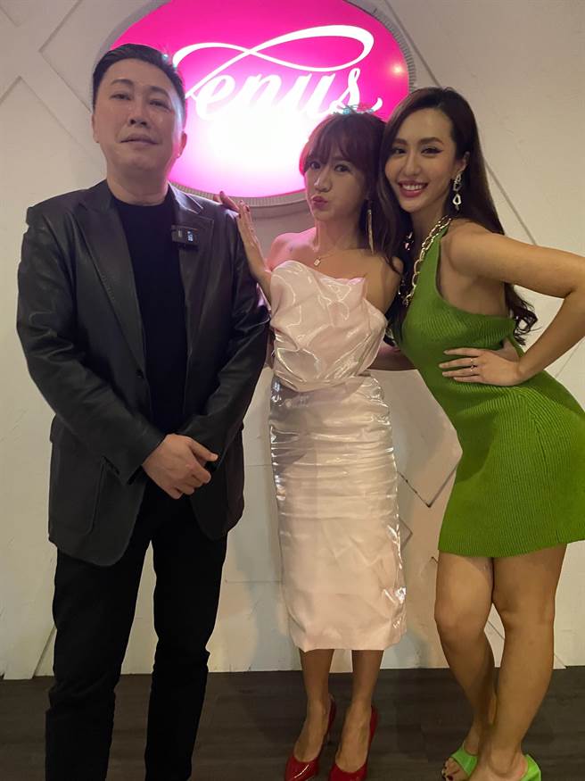 蔷蔷问妈咪（中）男人爱上酒店的原因。（NNYnetwork提供）