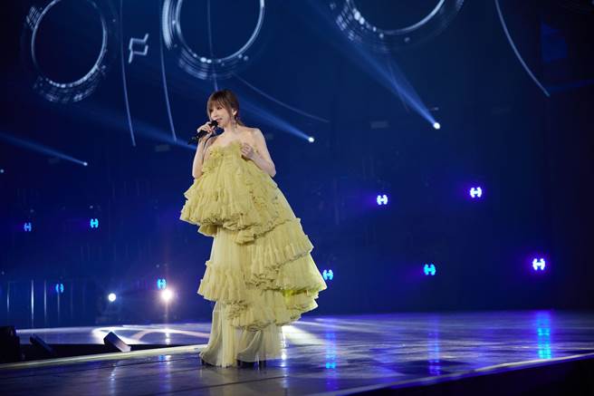 王心凌在高雄巨蛋舉辦演唱會，賣力開唱。（天晴娛樂提供）