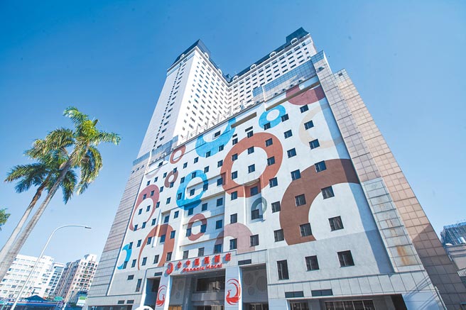 台中凤凰酒店位在台中旧城区内柳川畔，步行可达台中州厅、中华路夜市等知名观光景点。图／台中凤凰酒店
