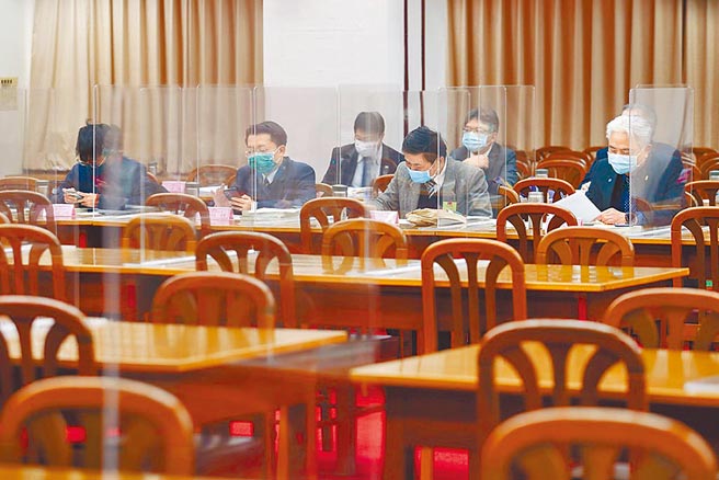 立法院13日举行第10届修宪委员会公听会，邀请学者专家提出意见，出席立委寥寥可数。（本报资料照片）
