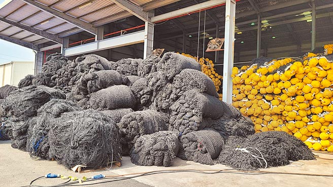 廢漁網回收，台化研發=出以化學法回收後，可高質化做成機能布，可以減少石油使用，減少二氧化碳排放。（王莫昀攝）