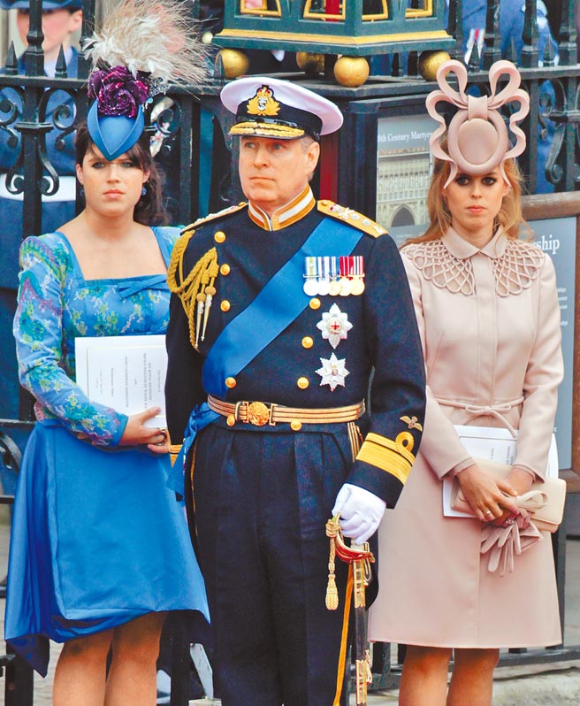 英国安德鲁王子（Prince Andrew）深陷性侵未成年少女丑闻与诉讼，重创英国王室形象，白金汉宫13日决定彻底切割，宣布安德鲁王子已放弃所有军衔、王室头衔和王室赞助，回归「普通公民」身分。（美联社）