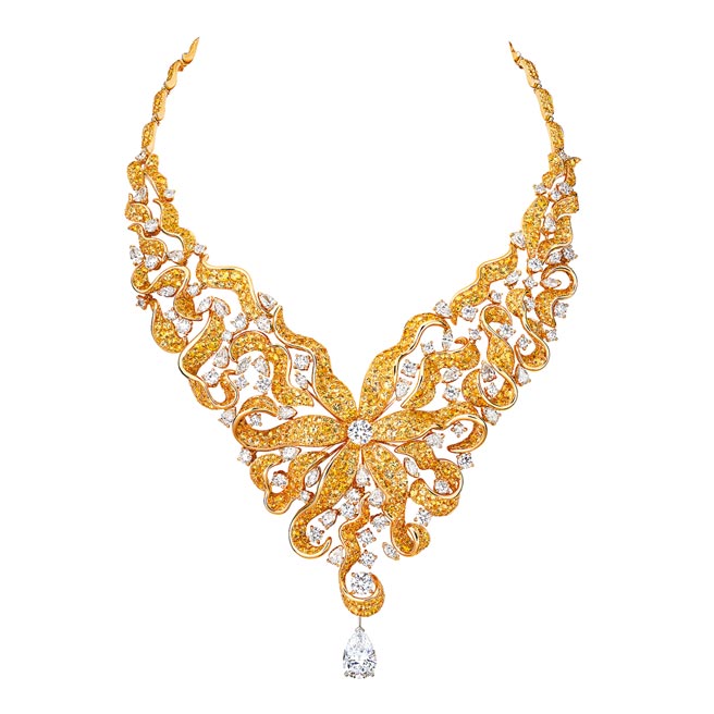 香奈儿Ylang Ylang项炼，钻石、黄色蓝宝石等，6467万6000元。（香奈儿提供）