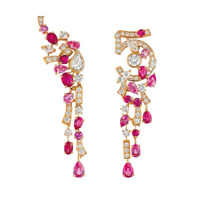 香奈儿LUCKY N°5粉红蓝宝石与钻石耳环 ，580万9000元。（香奈儿提供）