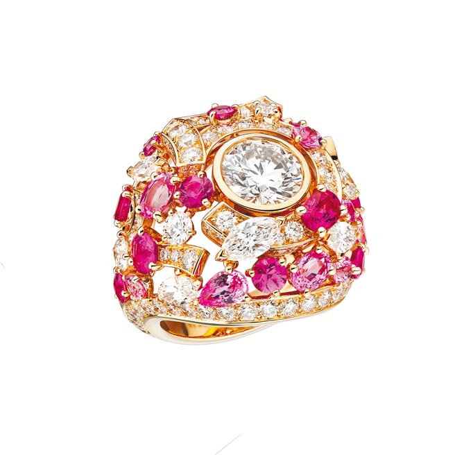 香奈儿LUCKY N°5粉红蓝宝石与钻石戒指，1263万5000元。（香奈儿提供）