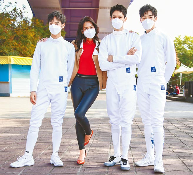 劉修甫（左起）、丁寧、曹佑寧、牧森昨出席新片《刺心切骨 PIERCE》開鏡記者會。（羅永銘攝）