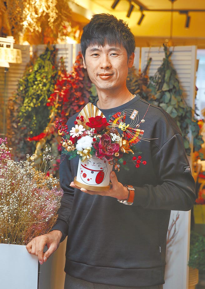 官大元与老婆经营花店，被粉丝昵称为「花店老板」。（王英豪摄）