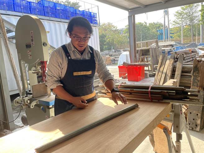 在台南市文資建材銀行協助下，親王松木材即將變身成為各種文創紀念品。（山上水道博物館提供／曹婷婷台南傳真）