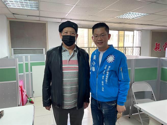 国民党智库副执行长黄心华今（16日）在国民党新店党部旁成立竞选办公室，已故新北市议员唐慧琳的父亲唐敦舜等出席力挺。（叶书宏摄）