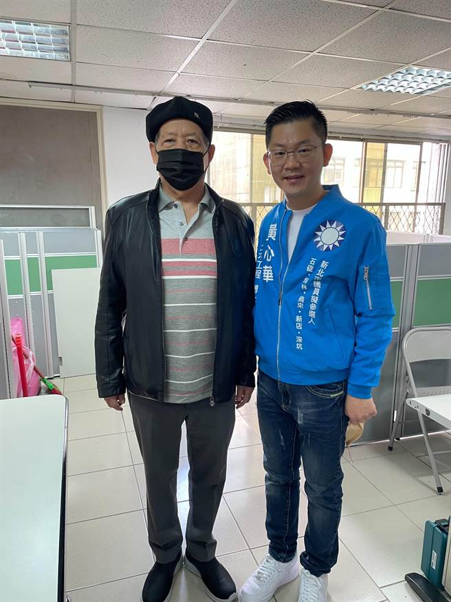 国民党智库副执行长黄心华今（16日）在国民党新店党部旁成立竞选办公室，已故新北市议员唐慧琳的父亲唐敦舜等出席力挺。（叶书宏摄）