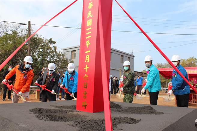 金门金寧乡后湖社区活动中心在后湖昭应庙无偿借用土地60年、国军补助1400万元睦邻回馈金，以及县府支援660万元下，今天终于顺利动土兴建。（李金生摄）