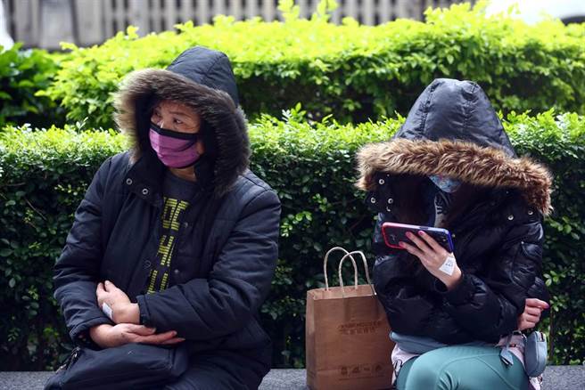 明天(17日)起又要變天！北部又濕又冷，低溫將下探14度。(圖/鄧博仁攝)