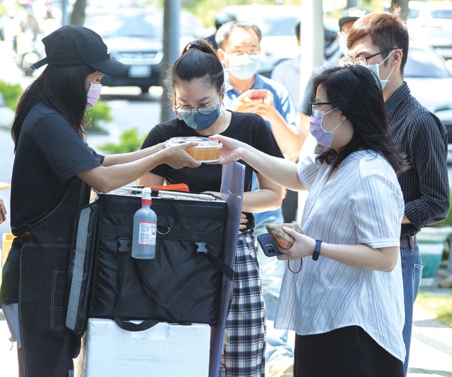 实质薪资为何下滑？图╱本报资料照片