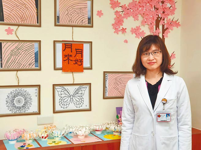 三军总医院日间照顾中心主任谢嘉娟，推广病主法不遗余力。（陈人齐摄）