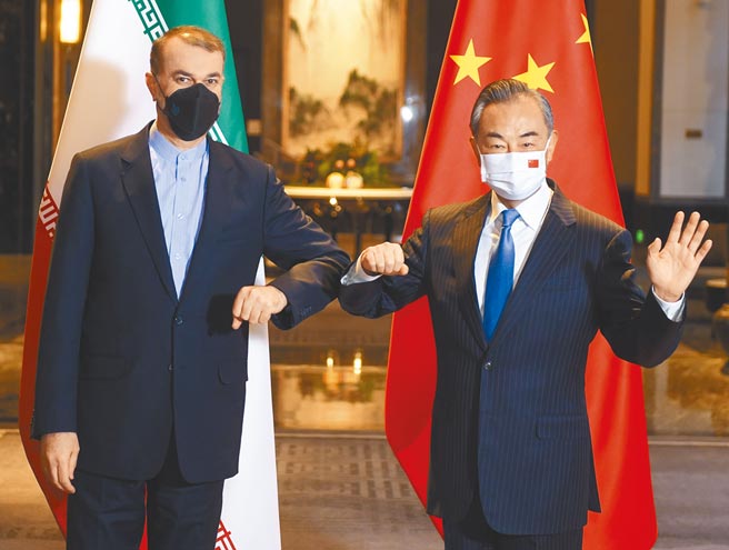 中國外長王毅同伊朗外長阿卜杜拉希揚舉行會談。（新華社）