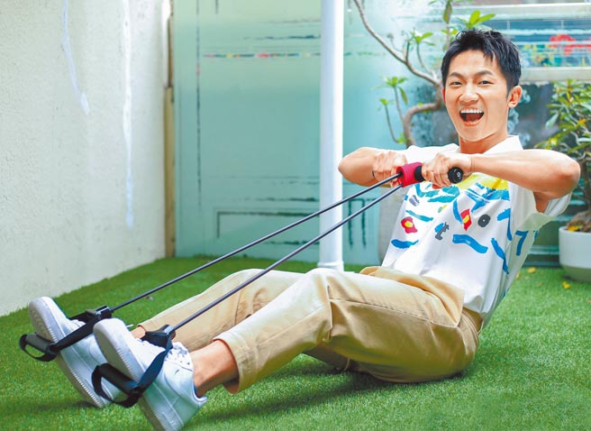 蔡昌宪近来推出首张台语专辑《有閒》获好评。（粘耿豪摄）