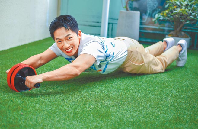 蔡昌宪成功跨足副业，与友人一起投资推出运动健身用品。（粘耿豪摄）