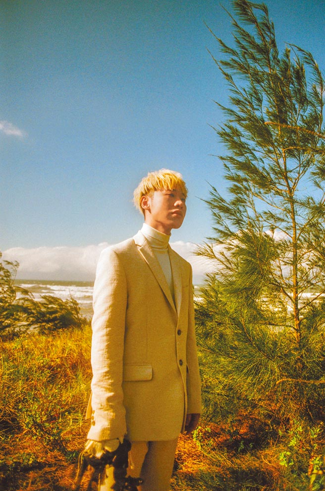 小賴近來推出新歌，感性自剖內心，忍不住數度淚崩。（日向創意提供）