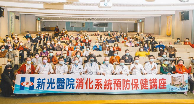 旺旺中時生活講堂-健康系列講座「健康之道從消化系統開始」，4日由新光醫院徐維謙醫師主講「肝膽相照-膽結石保健」、許榮輝醫師主講「隱形癌王-淺談胰臟癌」、廖俊堯醫師主講「痛不欲生-淺談胃潰瘍」、林裕民醫師主講「腸腸久久-大腸癌篩檢」，吸引許多民眾參加。（郭吉銓攝）