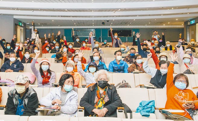 講座現場提問，民眾熱烈參與。（郭吉銓攝）