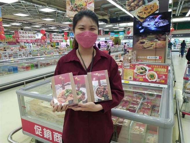 大买家量贩店今年特别引进2018至2021连续四年获台北米其林必比登推荐的「祥和蔬食系列年菜」。（大买家量贩店提供／冯惠宜台中传真）