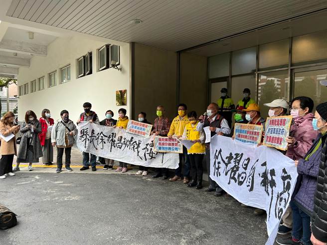 不滿坤輿掩埋場試運轉，時力立委、環團17日向廉政署告發苗栗縣府圖利。（陳志賢攝）