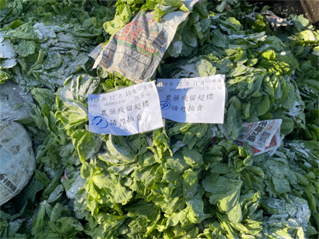 農藥檢驗不合格進行銷毀作業。（北市市場處提供／楊亞璇台北傳真）