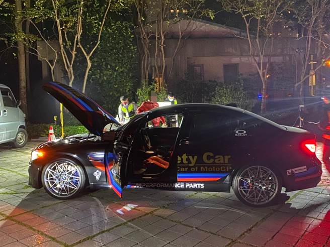 中市警方執行取締酒駕等聯合稽查，噪音檢測超標車輛遭開罰。（警方提供／陳淑芬台中傳真）