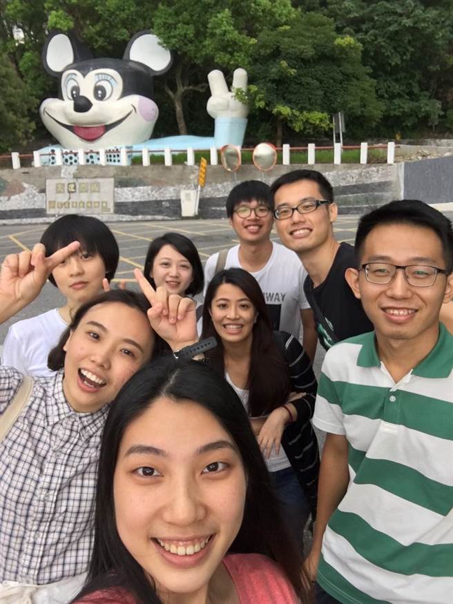 伫立花莲市美崙山公园30余年的着名景观地标「米老鼠」，是当地人的共同回忆，近年也因被网路票选为全台「五大猎奇景点」之一，成游客拍照、打卡热点；图摄于防疫三级警戒前。（罗亦晽摄）