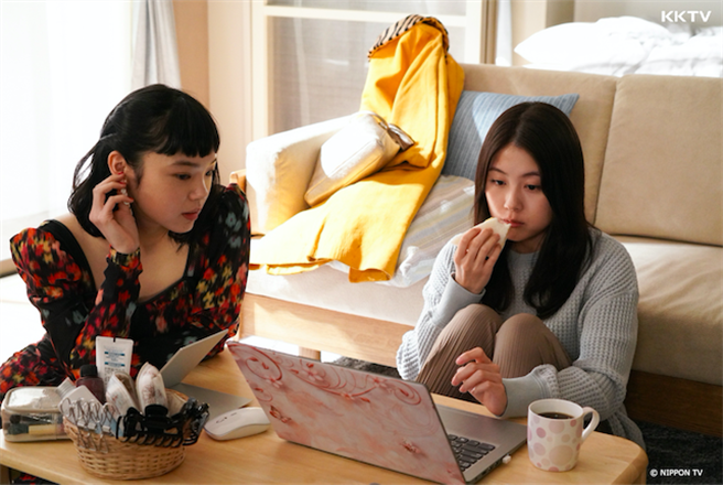 有村架纯（右）以《短剧开始啦》中滨里穗子一角，获得KKTV 第3届K剧大赏-日剧赏年度最佳女配角