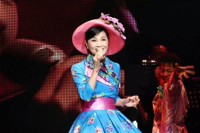 帽子歌后凤飞飞逝世10周年，连短影音平台Tiktok都有「凤迷」以此为拍片哽，戴上合成的帽子模仿她歌舞，掀起Tiktok追忆巨星风潮。（中时提供）