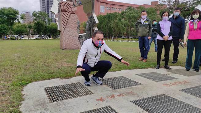 新北高中透保水工程完工，新北势长侯友宜前往视察（戴上容摄）