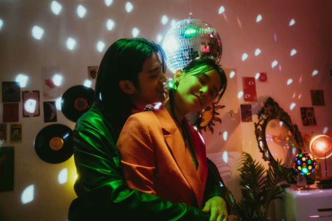 陈思涵邀请相识30年的欧阳伦演出MV。（希望之夏音乐创意提供）