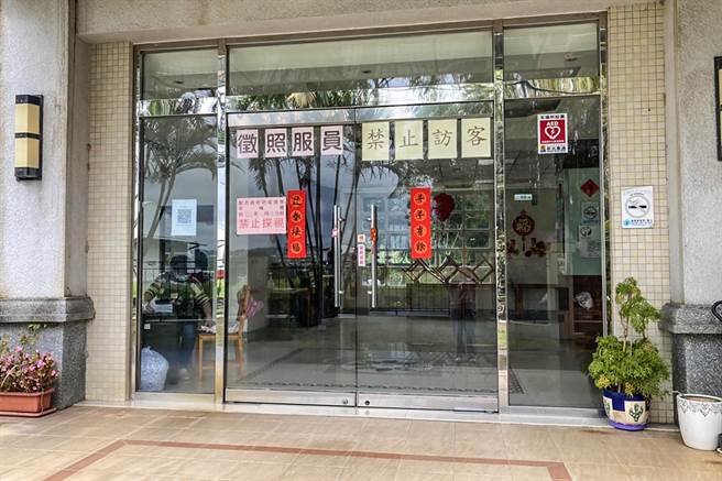 疫情升温，县府17日宣布即日起新竹县儿少、身心障碍机构全面暂停探访。（罗浚滨摄）