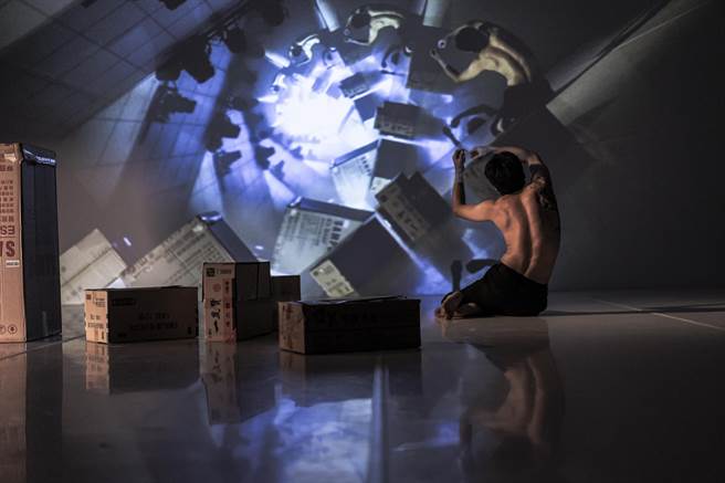 新藝計畫純白舍Dance Lab《平行視探》精彩演出片段。（台中國家歌劇院提供／陳淑芬台中傳真）