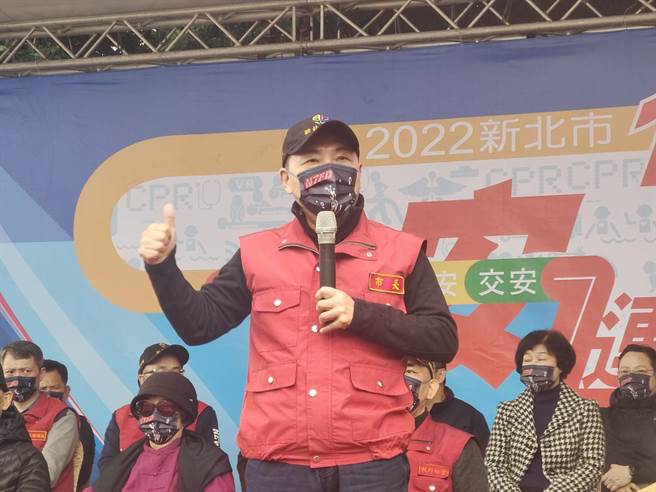 侯友宜市長主持「十安連線 宜有實現」打造安全新北城校閱暨演練活動，除展示公共安全維護能量外，並呈現十箭齊發、十安連線公安計畫。(新北市消防局提供)