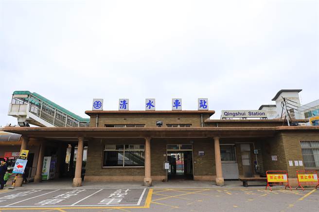 地方苦盼20年的「清水车站人行跨站天桥」17日终于动工，预计1年后完工。（陈淑娥摄）