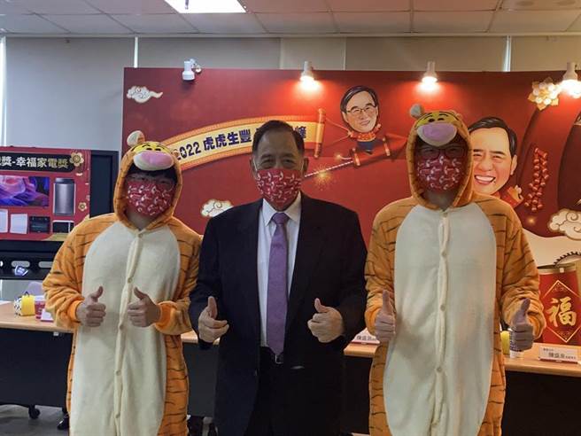 声宝17日举办旺年会，尾牙最大奖为10张声宝股票。图中为总裁陈盛沺。（图／郭及天）
