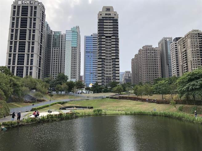 台中公告囤房稅率草案，每戶最高課3.6％，以平抑房價。（圖／劉朱松）
