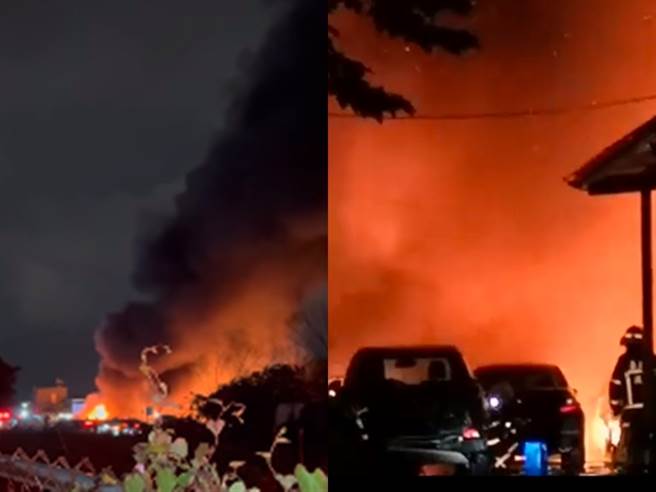 北市延平北路7段一处空地，17日晚间6点56分发生火灾，大约10辆汽车燃烧，由于距离附近建筑物还有一段距离，初步了解并无人受伤。(民眾提供)
