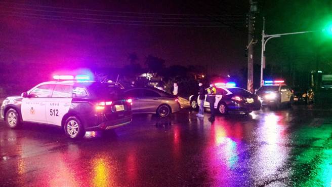 大园警方假日实施封锁性路检，强力取缔改装噪音车。(翻摄照片／蔡依珍桃园传真)