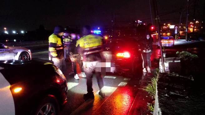 大园警方假日实施封锁性路检，强力取缔改装噪音车。(翻摄照片／蔡依珍桃园传真)